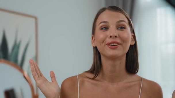 Junge Frau Die Schönheits Und Kosmetik Tutorial Videoinhalte Für Soziale — Stockvideo