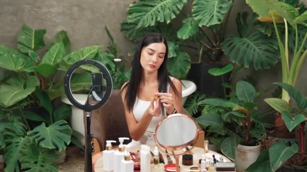 Mooie Inhoud Maker Maken Van Natuurlijke Schoonheid Cosmetische Tutorial Groene — Stockvideo