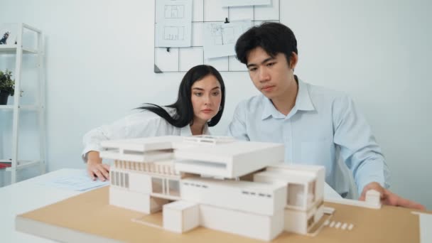 Professionele Slimme Samenwerking Architect Ingenieur Team Controleren Huis Structuur Modern — Stockvideo