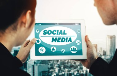 Sosyal medya ve gençlerin ağ konsepti. Dijital sektörde müşteri etkileşimini sağlamak için çevrimiçi sosyal bağlantı ağını ve medya kanallarını gösteren modern grafik arayüzü. uds