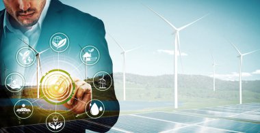 Rüzgar türbini çiftliği ve yeşil yenilenebilir enerji işçisi arayüzü üzerinde çalışan iş adamlarının çifte görüntüsü. Alternatif enerji ile sürdürülebilirlik gelişimi kavramı. uds