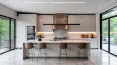 Geniş, modern bir mutfak iç mekanı, arka plan kullanımı ya da tasarım modelleri için ideal, kasıtlı olarak bulanık bir görüntü. Saygıdeğer.