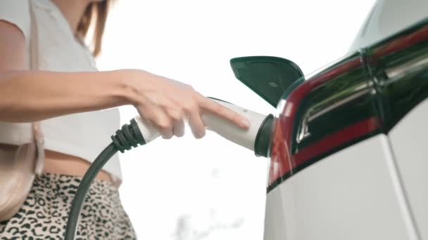 Slow Motion Sunlight Backlit Brighten Woman Travel Electric Car Charging — Stock Video