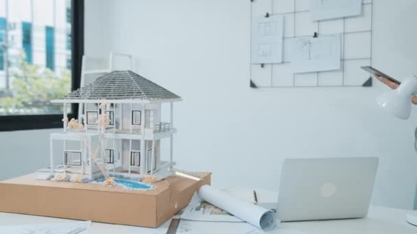 Beautiful Caucasian Architect Focus Using Tablet Check House Model Meeting — Stock Video