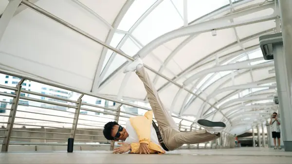 Handsome Happy Asian Hipster Dancing While Using Head Spin Corridor — Stock Photo, Image