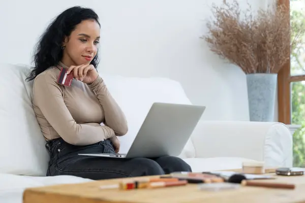 Young Happy Woman Buy Product Online Shopping Home While Ordering — Stock Photo, Image