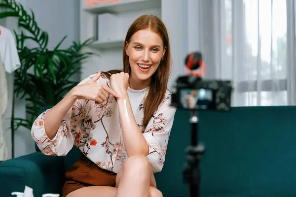Frauen Influencer Schießen Live Streaming Vlog Video Review Make Äußerste — Stockfoto