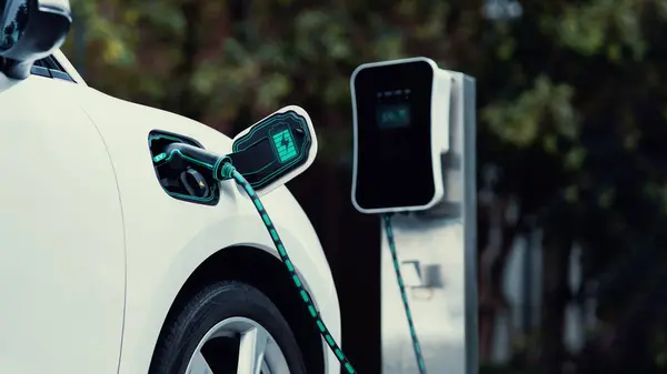 Elektrische Auto Aangesloten Met Laadstation Batterij Laden Met Elektriciteit Door — Stockfoto