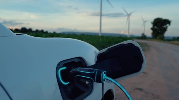 Töltőállomásról Származó Elektromos Autók Töltési Energiája Futurisztikus Intelligens Akkumulátor Állapotú — Stock videók