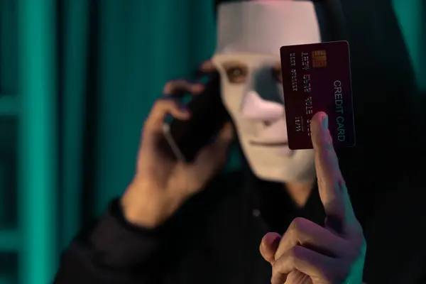 Bílá Kriminální Anonymní Maska Volá Majitele Kreditní Karty Aby Vyhrožoval — Stock fotografie
