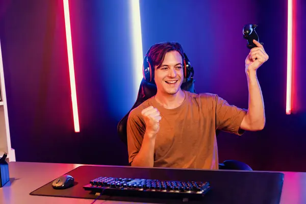 Kontrol Kumandalı Akıllı Oyun Flamasının Keyfini Çıkarın Modern Teknoloji Siber — Stok fotoğraf