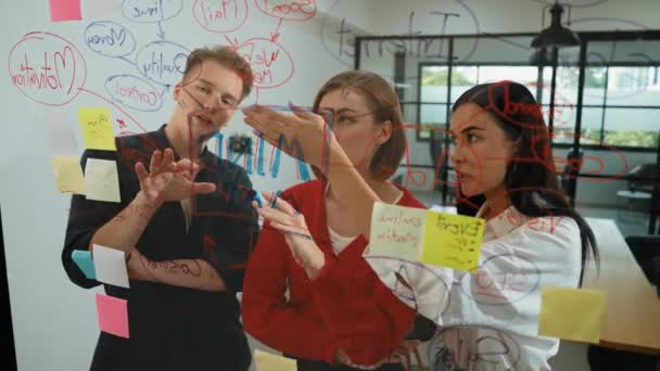 Mladý Kreativní Start Obchodní Tým Brainstorming Nápad Řešení Problémů Pomocí — Stock video