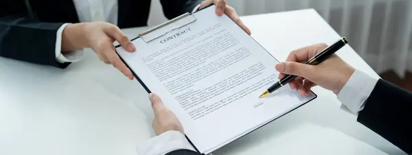 Business Executive Signing Contract Agreement Document Bale Help Company Attorney — Stock Photo, Image