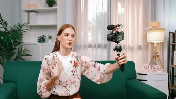 Frauen Influencer Schießen Live Streaming Vlog Video Review Make Prim — Stockfoto
