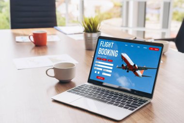 Online uçuş rezervasyon sitesi mod rezervasyon sistemi sağlar. Seyahat teknolojisi kavramı .