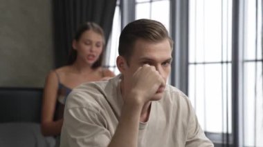 Aile krizi ve çift sorunu, finansal problemden kaynaklanan stresli durum, iflas ve iflas riski. Evlilik hayatındaki hayal kırıklıkları ve hüsranlar depresyona ve boşanmaya yol açar. Düzenle