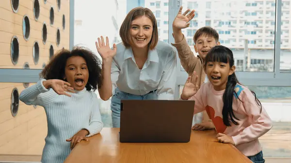 Happy Caucasian Teacher Multiethnic Children Waving Hands Camera Casual Uniform — Stock Photo, Image