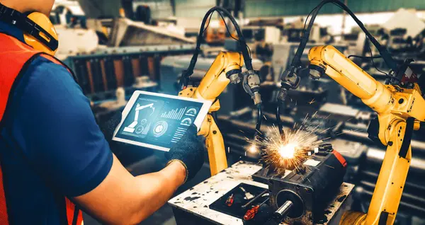 Xaiスマート産業用ロボットアーム デジタル工場生産技術 インダストリー4 0または第4次産業革命の自動化製造プロセスを示し 操作を制御するIotソフトウェア — ストック写真