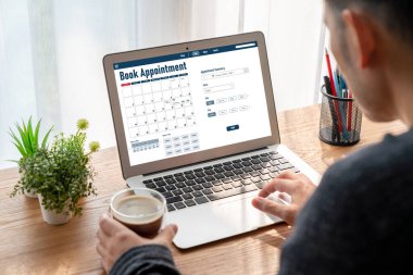 İnternet sitesindeki modish regrition için çevrimiçi aplikasyon rezervasyon takvimi