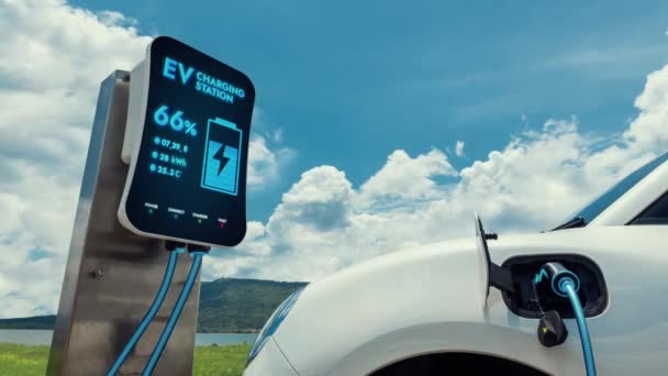 Carro Elétrico Ecológico Usando Bateria Recarga Energia Limpa Estação Carregamento — Vídeo de Stock