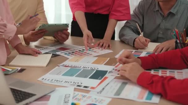 Primer Plano Mano Del Equipo Diseño Lluvia Ideas Elección Color — Vídeo de stock