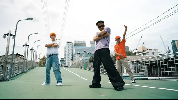 Grupo Dançarino Break Profissional Dançando Juntos Movendo Para Música Hip — Fotografia de Stock