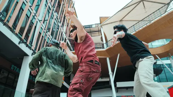 Aziatische Hiphop Dansersgroep Oefenen Voet Stap Met Dansteam Aantrekkelijke Hipster — Stockfoto