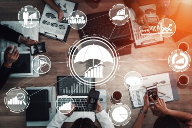 Ticari Yatırım Konsepti Risk Yönetimi ve Değerlendirmesi. Beklenmedik kayıpları kontrol etmek ve finansal güvenliği sağlamak için riskli plan analizinde stratejinin sembollerini gösteren modern arayüz. uds