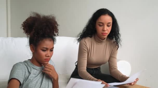Las Mujeres Afroamericanas Estresadas Tienen Problemas Financieros Con Deuda Tarjetas — Vídeos de Stock