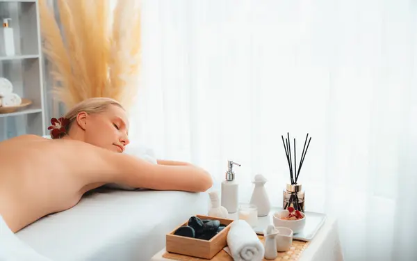 Caucasian Woman Customer Enjoying Relaxing Stress Spa Massage Pampering Beauty — Stock Photo, Image