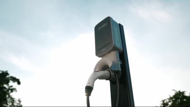 조명에 백라이트 스테이션 보호를위한 깨끗하고 가능한 에너지로 미래의 친화적 교통의 — 비디오