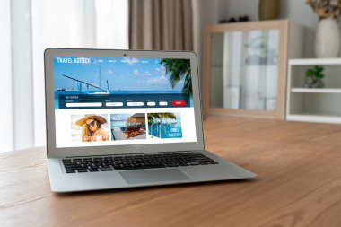 Model arama ve seyahat planlama için internet sitesi uçuş, otel ve tur rezervasyonları için anlaşma ve paket sunuyor