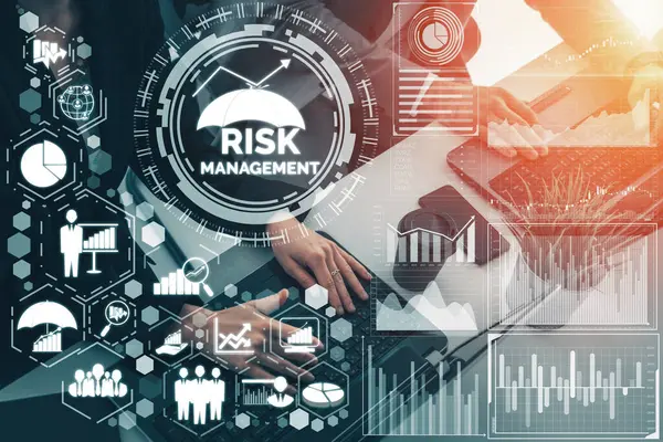 商业投资概念的风险管理和评估 现代界面展示了风险计划分析中的战略符号 以控制不可预测的损失并建立财务安全 — 图库照片