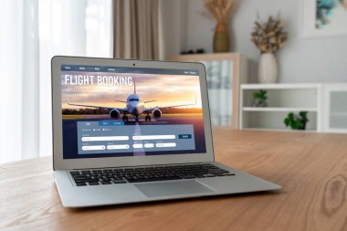 Online uçuş rezervasyon sitesi mod rezervasyon sistemi sağlar. Seyahat teknolojisi kavramı .