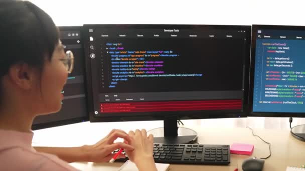 Yavaş Çekim Arkası Yazılım Geliştirici Mühendisi Bilgisayar Programlama Için Birlikte — Stok video
