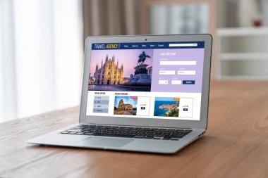 Model arama ve seyahat planlama için internet sitesi uçuş, otel ve tur rezervasyonları için anlaşma ve paket sunuyor