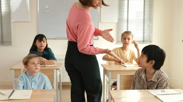 Caucasian Teacher Walking Classroom While Explain Classwork Attraction Instructor Talking — Stock Photo, Image