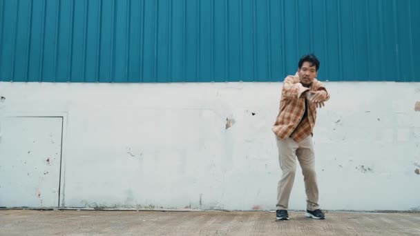Spanyol Komedi Koreografı Hip Hop Tarzında Dans Ediyor Genç Mutlu — Stok video