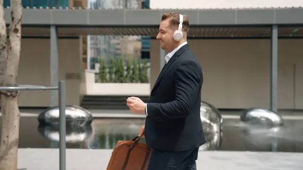 Happy Project Manager Headphone Walking Workplace While Moving Relaxed Music — Stock fotografie