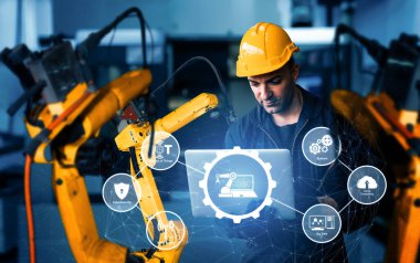 XAI Smart Endüstri 4.0 veya 4. endüstriyel devrimin otomasyon üretim sürecini ve IOT yazılımını gösteren dijital fabrika üretim teknolojisi için robot kolları.