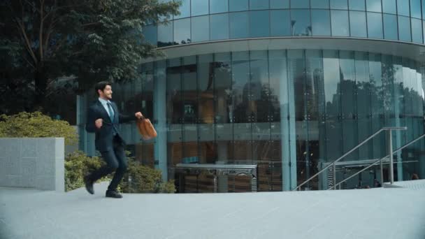 Dançando Homem Negócios Andando Segurando Saco Enquanto Dança Manter Calma — Vídeo de Stock