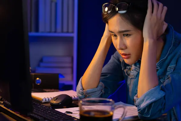 Stressful Young Beautiful Asian Creative Looking Search Project Creator Social — Stock Photo, Image