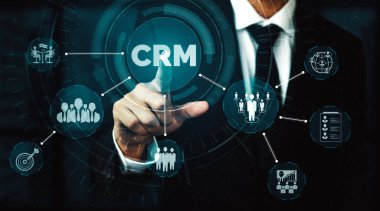 İş satış pazarlama sistemi konsepti için CRM Müşteri İlişkileri Yönetimi CRM veritabanı analizini desteklemek için hizmet uygulamasının fütüristik grafik arayüzünde sunulmuştur. uds