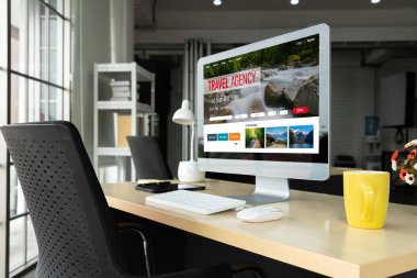 Model arama ve seyahat planlama için internet sitesi uçuş, otel ve tur rezervasyonları için anlaşma ve paket sunuyor