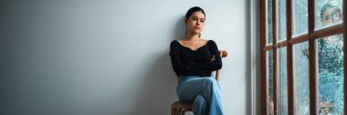 Depresyondaki zihinsel sağlık sorunu olan genç Asyalı kadın aşırı düşünme yorgunluğu, yıkıcı düşünce, asosyal, kaygı ve diğer akıl sağlığı bozukluklarından en yüksek tedaviye ihtiyaç duyuyor. .