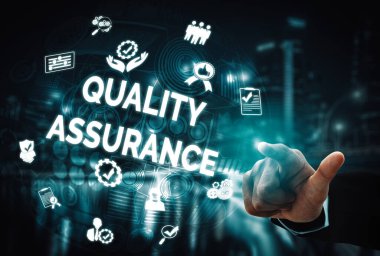 Kalite Güvencesi ve Kalite Kontrol Konsepti - Modern grafik arayüzü sertifikalı standart süreç, ürün garantisi ve müşteri memnuniyeti için kalite iyileştirme teknolojisini gösteriyor. uds