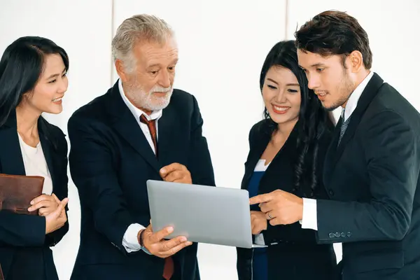 Senior Caucasian Manager Working Office Assistance Young Asian Business People — Stock Photo, Image