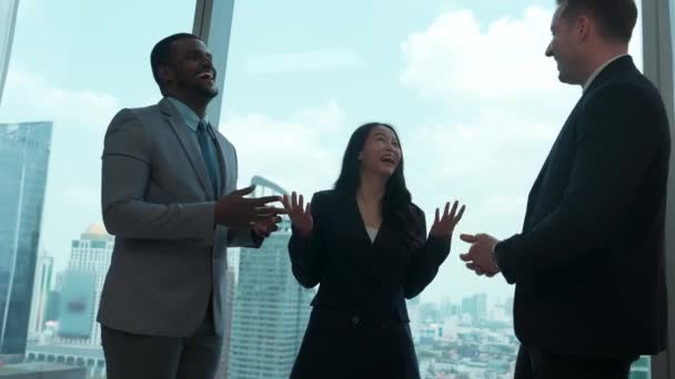 Versierd Kantoor Met Uitzicht Skyline Van Stad Diversiteit Corporate Professional — Stockvideo