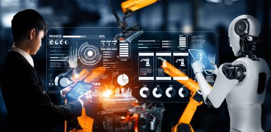 XAI Mekanize Endüstri Robotu ve insan işçileri gelecekteki fabrikada birlikte çalışıyorlar. Sanayi devrimi ve otomasyon üretim süreci için yapay zeka kavramı.