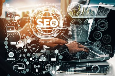 SEO - Çevrimiçi Pazarlama Konsepti için Arama Motoru Optimizasyonu. Müşteri arama ve pazar stratejisini optimize ederek anahtar kelime araştırma web sitesinin tanıtımını gösteren modern arayüz. uds